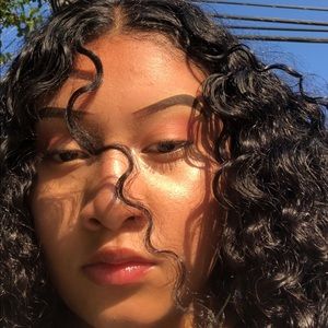 Meet your Posher, Emellie